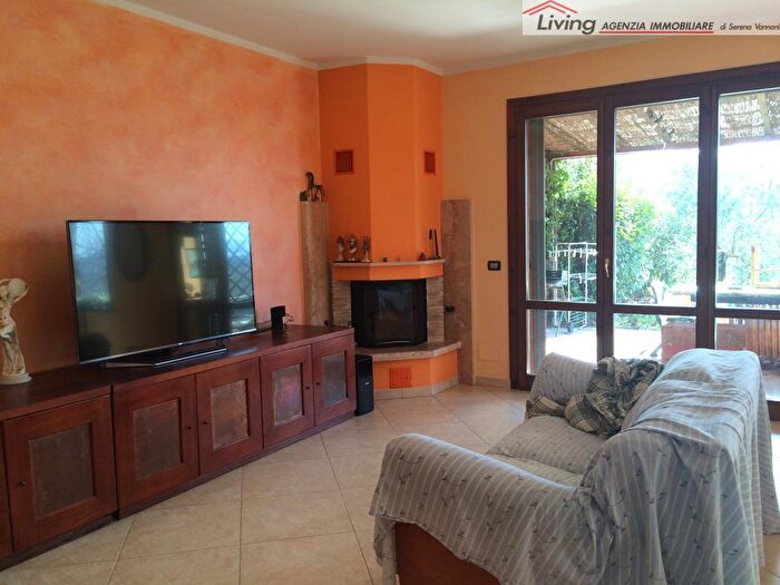 Appartamento con 6 locali in vendita in Monteriggioni