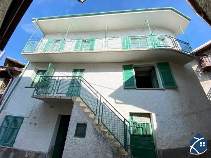 Casa quadrilocale in vendita in Roure Frazione Roreto, Roure