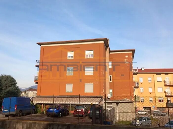 Appartamento trilocale in vendita in Via Cesare Battisti, Costa Masnaga