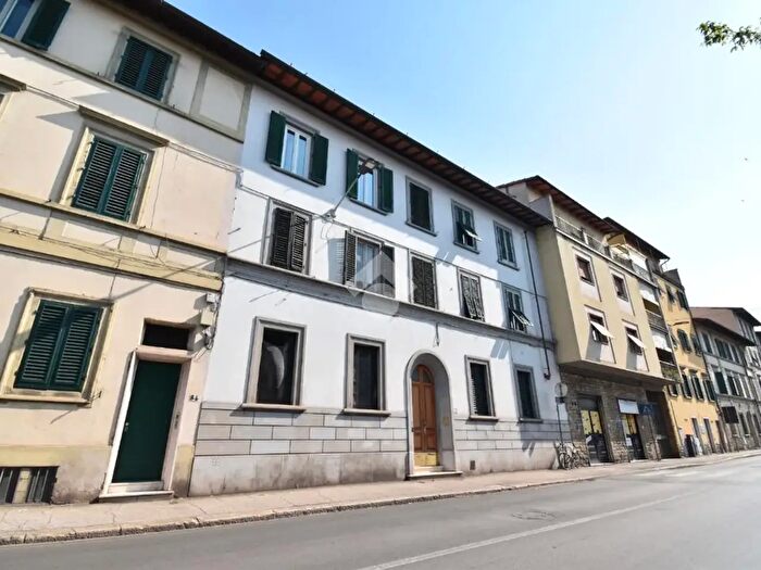 Appartamento trilocale in affitto in Via Coluccio Salutati, Firenze
