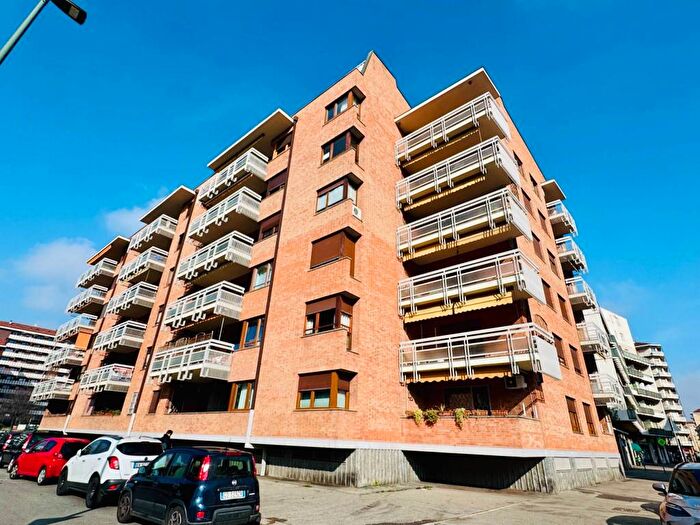 Appartamento con 5 locali in affitto in Via Eleonora dArborea, Mirafiori Nord, Torino