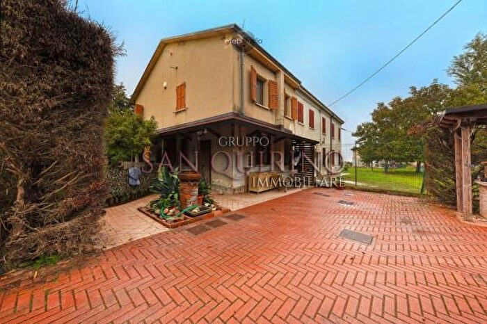 Casa quadrilocale in vendita in Via Cappelletta Stoffi, Concordia Sulla Secchia