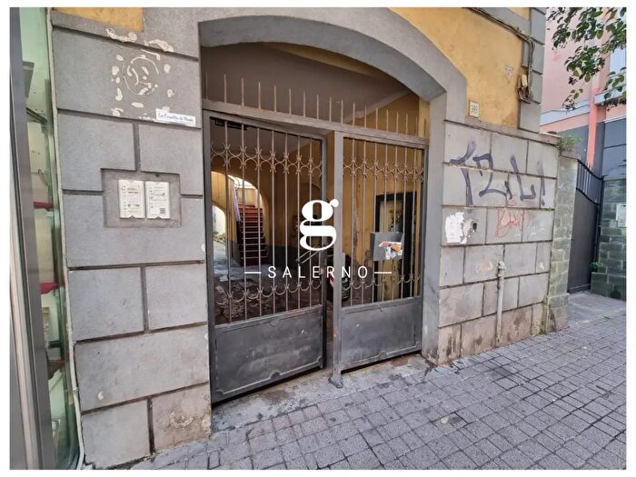 Appartamento monolocale in affitto in Via Posidonia, Salerno