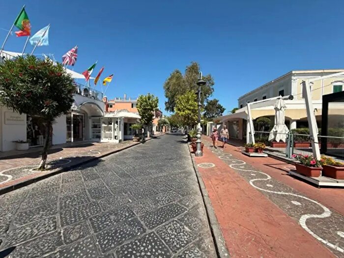 Appartamento trilocale in vendita in Corso Vittoria Colonna, Ischia