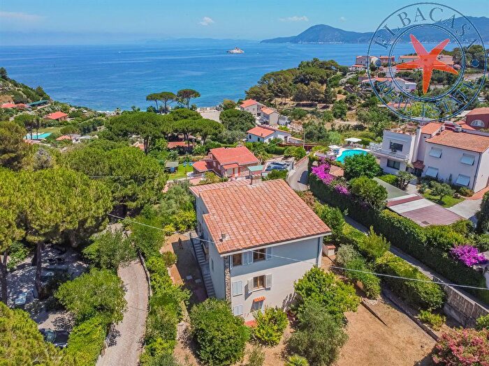 Casa con 10 locali in vendita in Portoferraio