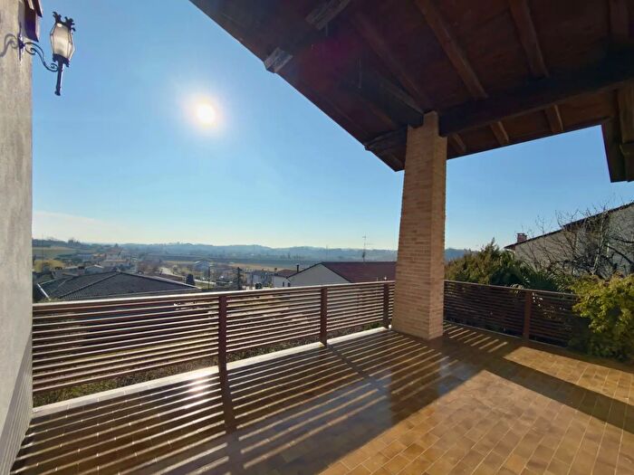 Casa con 10 locali in vendita in Via col De Manza, Colle Umberto