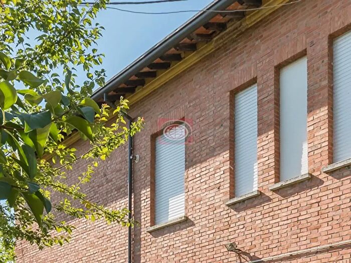 Casa con 9 locali in vendita in Roncofreddo