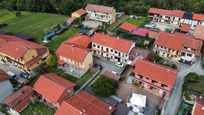 Casa con 5 locali in vendita in Frazione Boschi, Barbania