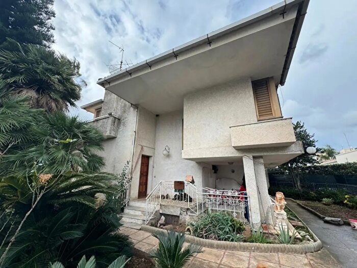 Casa con 9 locali in vendita in Via Rinaldo Miceli Snc, Lamezia Terme