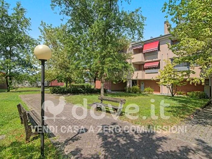 Appartamento trilocale in vendita in Via Santa Maria a, Casarile