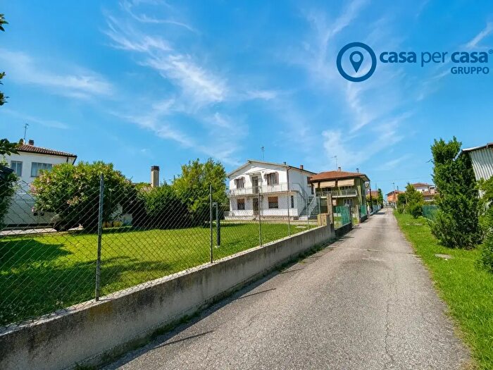 Appartamento trilocale in vendita in Via Giulio Pastore, Porto Tolle