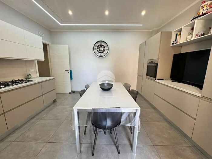 Appartamento trilocale in vendita in Via Carlo Poerio, Casoria