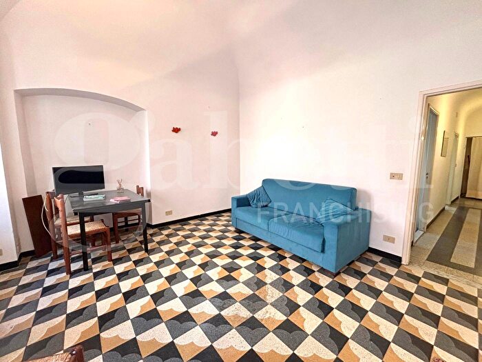 Appartamento quadrilocale in vendita in Vico Massaferro, Finale Ligure