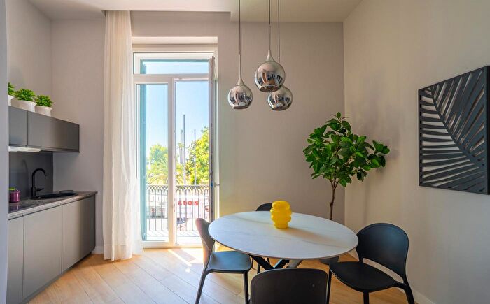 Appartamento con 5 locali in vendita in Riviera Chiaia, Napoli