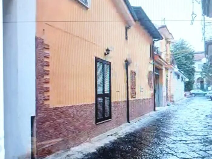 Casa con 6 locali in vendita in Parete