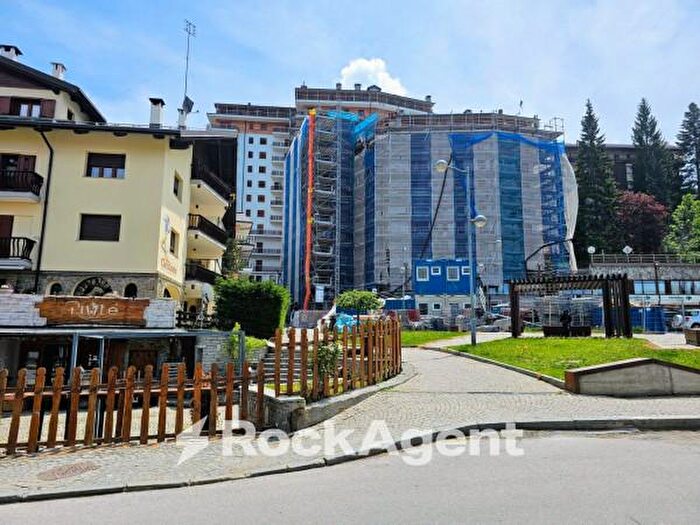 Appartamento trilocale in vendita in Piazza III Reggimento Alpini, Sauze DOulx