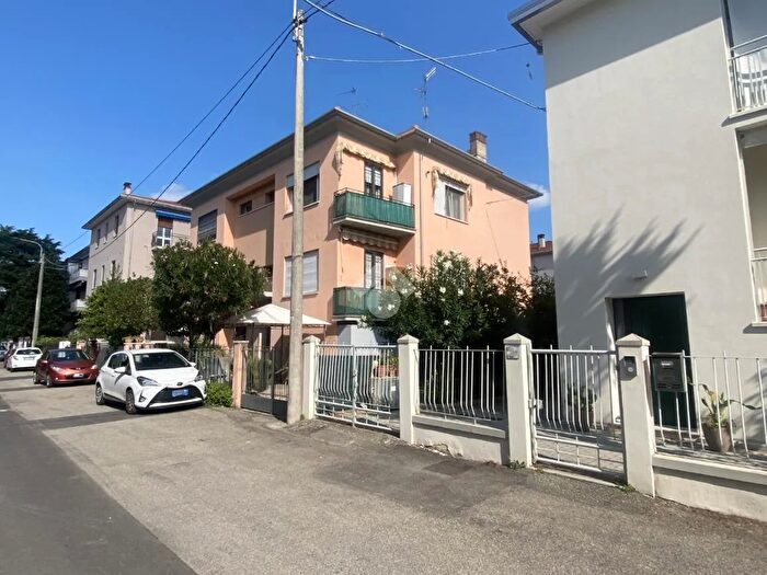 Casa con 6 locali in vendita in Via l Lolli, Imola