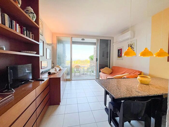 Appartamento trilocale in vendita in Castiglione Della Pescaia