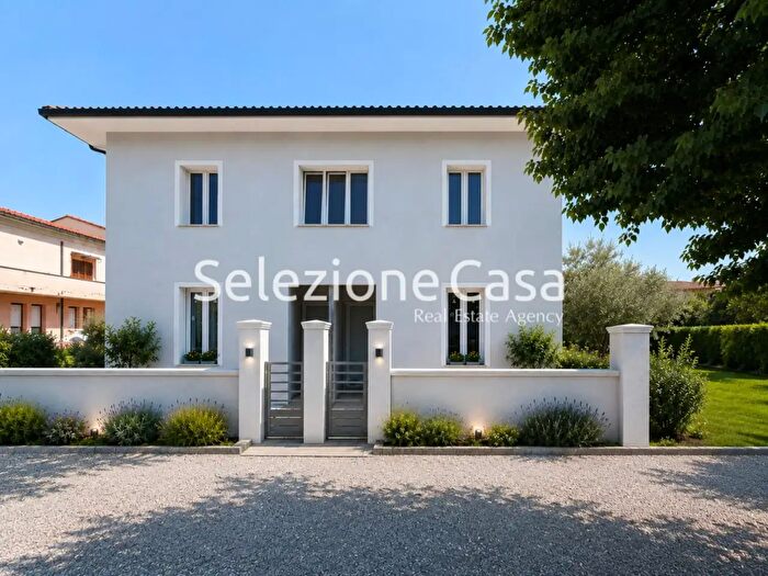 Casa con 6 locali in vendita in Santa Maria A Monte