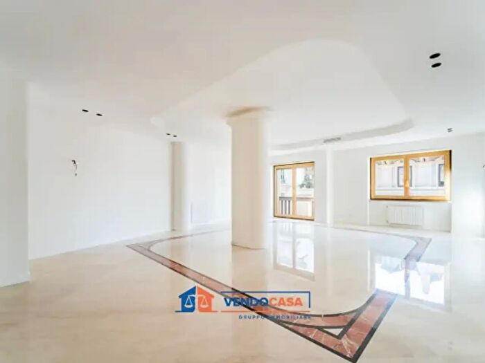 Appartamento quadrilocale in affitto in Via Pietro Verri, Milano