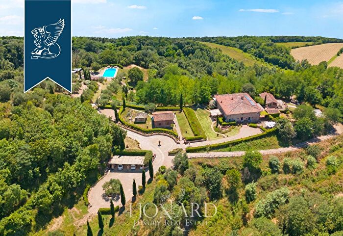 Casa con 9 locali in vendita in San Miniato
