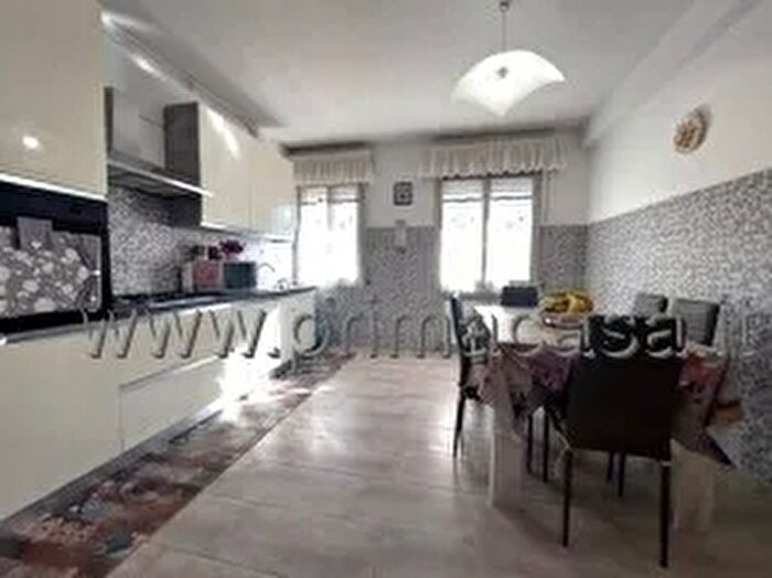 Appartamento trilocale in vendita in Via Giovanni Pascoli, Carpi