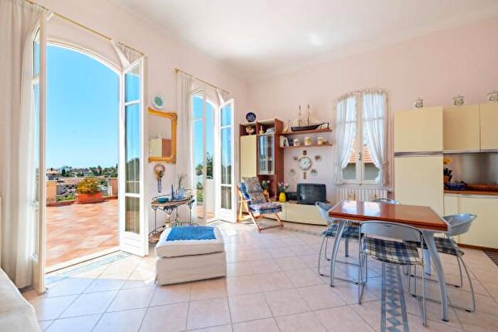 Appartamento trilocale in vendita in Via Romana, Bordighera