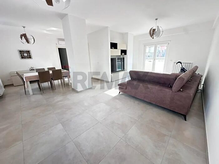 Appartamento quadrilocale in vendita in Via Bari, Rende