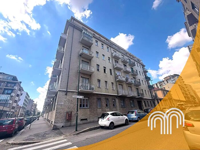 Appartamento trilocale in vendita in Via Valentino Carrera, Torino