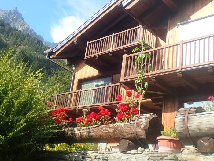 Casa trilocale in affitto in Via Panei, Centro, Courmayeur
