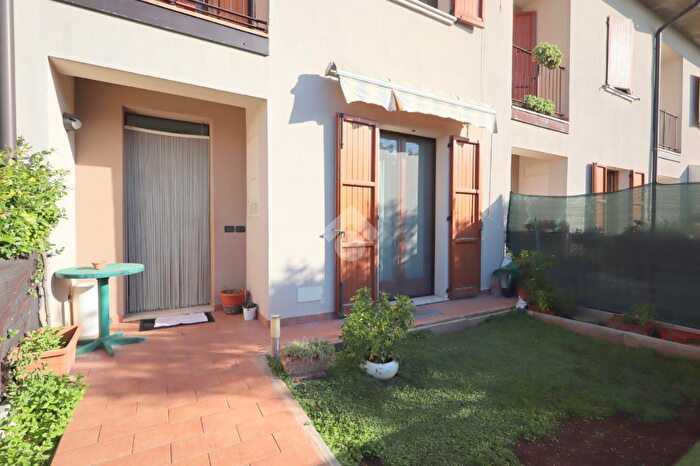 Casa quadrilocale in vendita in Via Laura Cereto, Montirone