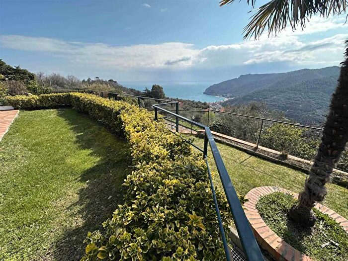 Appartamento con 5 locali in affitto in Voze, Noli