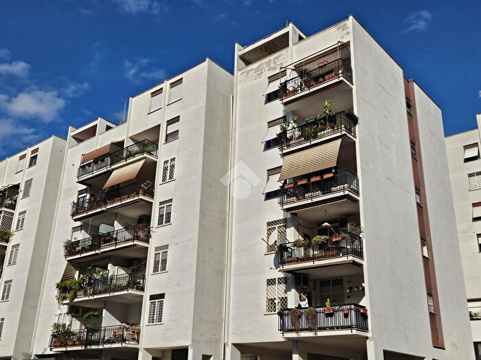 Appartamento trilocale in vendita in Via Vito Giuseppe Galati, Roma