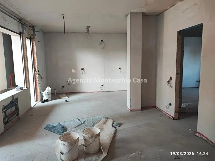 Appartamento quadrilocale in vendita in Via Monte Bianco, Pesaro