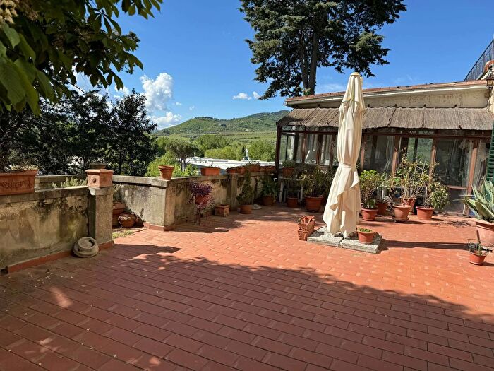 Casa con 8 locali in vendita in Pontassieve, Pontassieve