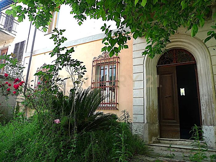 Casa con 20 locali in vendita in Via Pedona, Barga