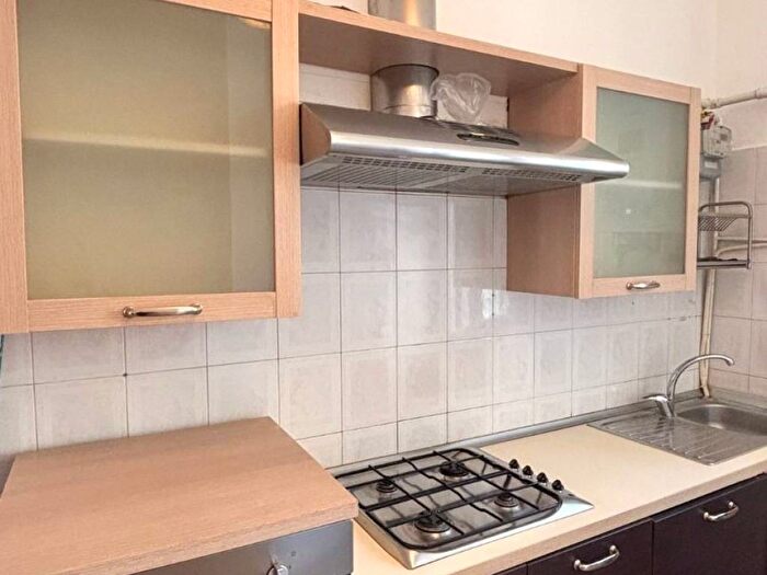 Appartamento trilocale in affitto in Via Federico Confalonieri, Isola, Milano