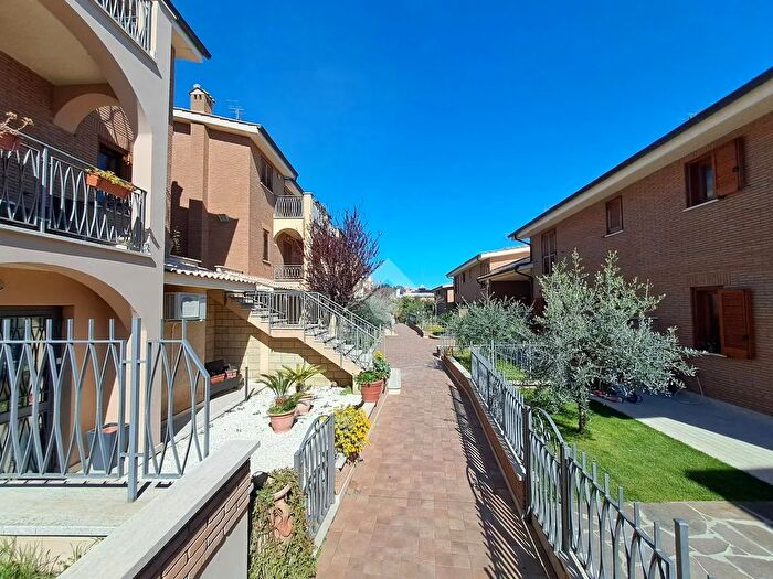 Casa quadrilocale in vendita in Via Brunelleschi, Rignano Flaminio