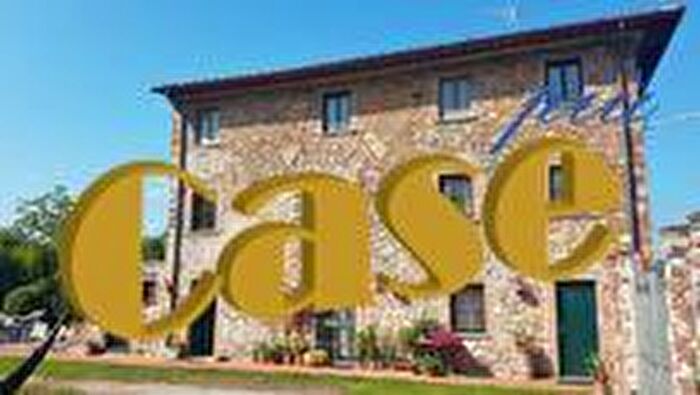 Casa con 16 locali in vendita in Camaiore