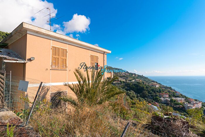 Casa quadrilocale in vendita in Regione Aeca, Cipressa