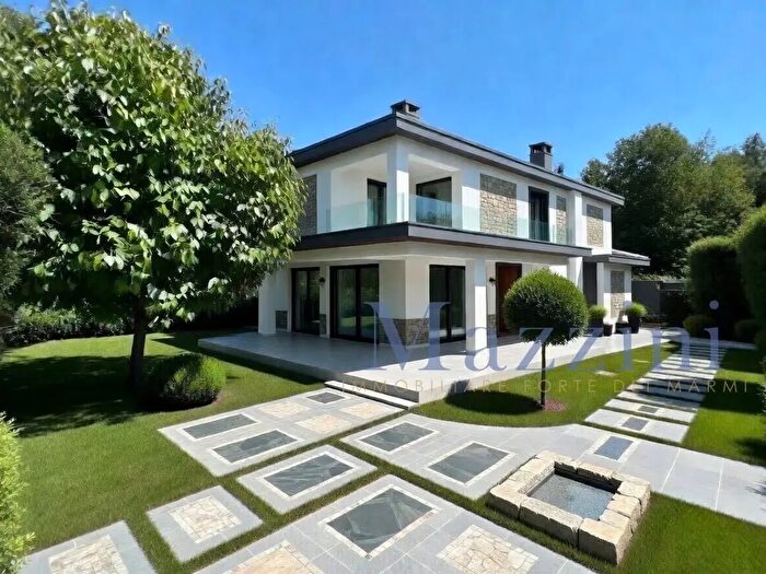 Casa con 14 locali in vendita in Via Civitali, Forte Dei Marmi