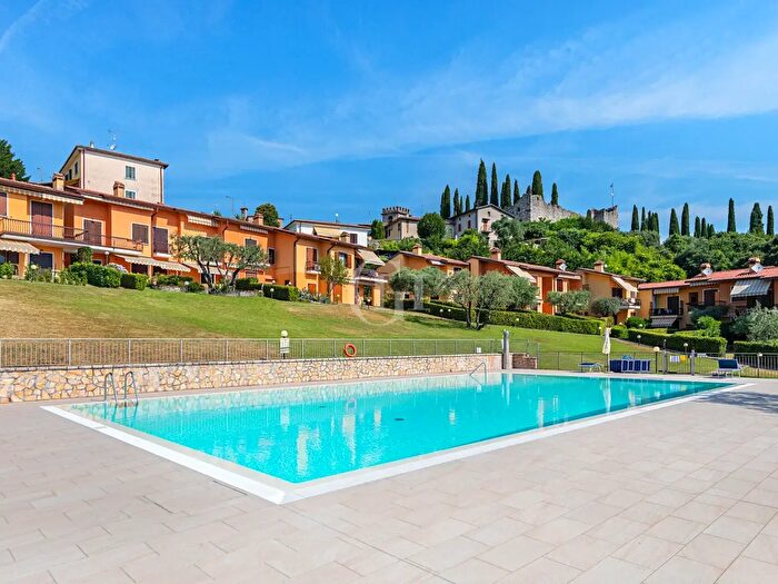 Appartamento trilocale in vendita in Roveglio, Soiano Del Lago