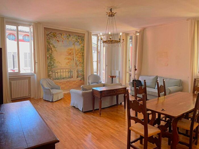 Appartamento trilocale in affitto in Corso Canalchiaro, Centro Storico, Modena