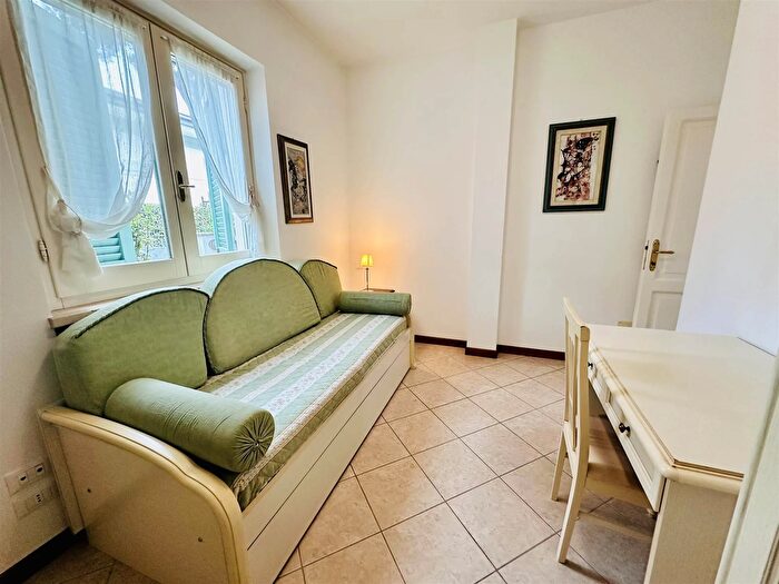 Casa con 10 locali in vendita in Forte Dei Marmi