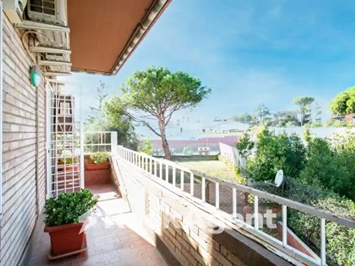 Appartamento quadrilocale in vendita in Via della Casetta Mattei, Roma