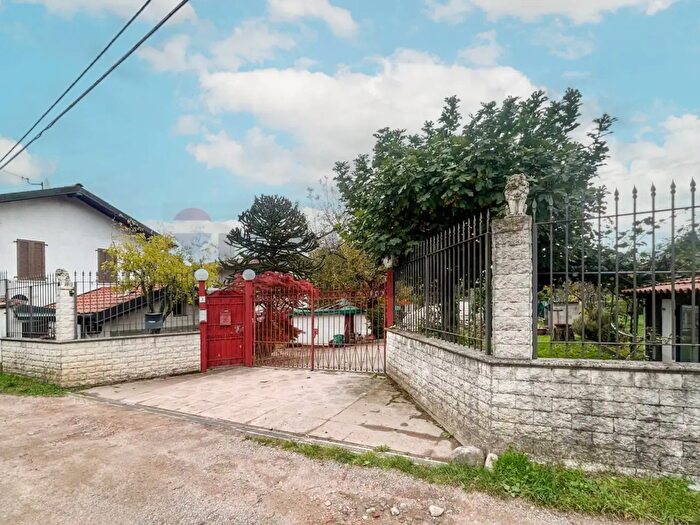 Casa con 6 locali in vendita in Via Bevera, Induno Olona