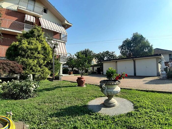 Appartamento con 5 locali in vendita in Via Fumeri Carmagnola, Carmagnola