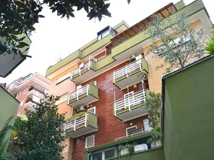 Appartamento quadrilocale in vendita in Via Nova Levante, Roma