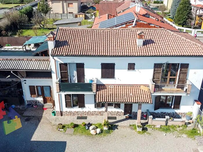 Casa con 8 locali in vendita in Via Gramsci, Motta Visconti