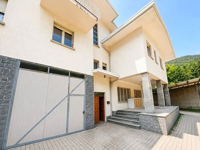 Appartamento quadrilocale in vendita in Via Marcolano, Zone